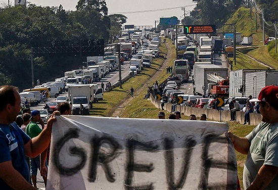 Brasil flerta com o caos e não toma providências